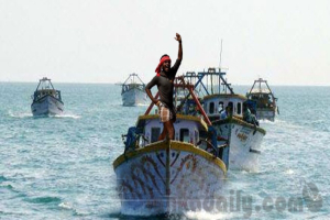 මෙරට ධීවරයන් මුහුදු නොයන කොට ඉන්දීය ධිවරයින් මෙරට මුහුදු සීමාව අල්ලයි