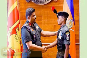 ඇල්ල බස් අනතුරේ දී ජීවිත බේරූ හමුදා වීරයාට හමුදාපතිගෙන් පැසසුම්