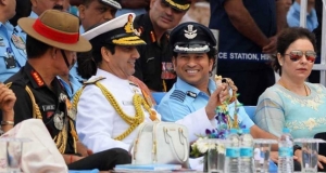 ගෲප් කැප්ටන් සචින් ටෙන්ඩුල්කාර් ගුවන් හමුදා බලය පිරික්සයි (වීඩියෝ)