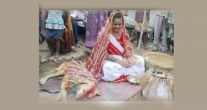 බල්ලෙකු හා විවාහ වූ ඉන්දීය තරුණිය