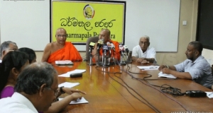 මහානායක හිමිවරුන් දේශපාලන අරමුණු වෙනුවෙන් යොදා ගැනීම වැරදියි