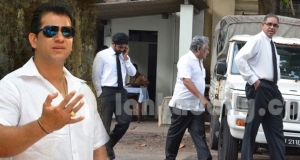 දුමින්ද සීඅයිඩියේ පස්ස දොරෙන් පලායයි.