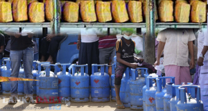 ලිට්රෝ ගෑස් අඩුවේ. පාන් වැඩිවීම මාෆියා වැඩක්.
