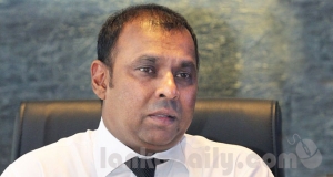 සන්ඩෙලීඩර් ඉරුදින හිමිකරුවා සේවකයන්ට පඩි ගෙවීම නවත්වයි.