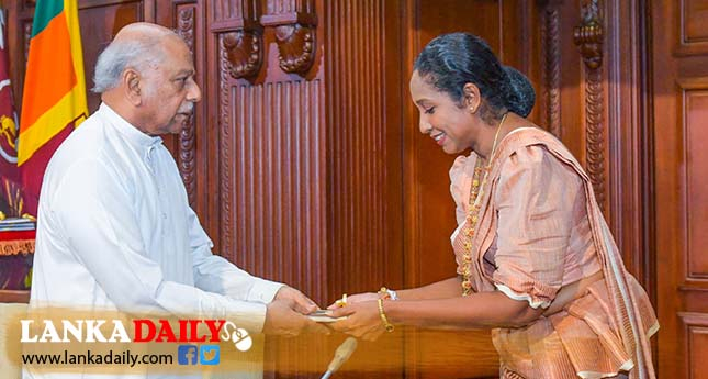 නදීරා මඩුගල්ල විසින් රචිත “පාර්ලිමේන්තුවේ බලහත්කාරය” කෘතිය එළි දැක්වේ