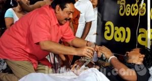 විමල්ගේ පාර්ලිමේන්තු ලේකම් ඇතුළු 5ක් මෛත්‍රීට !
