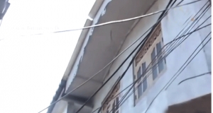 ගම්වාසීන්ට සිය බලය පෙන්වන ආරක්ෂක අංශ නිලධාරියා(වීඩියෝ)