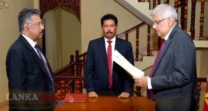 රනිල්ට ජනවරමක් නැද්ද? තියෙනවා නම් ඒක කොහෙන්ද ආවේ ?