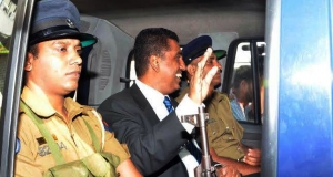 ජොන්ස්ටන් අත්අඩංගුවට