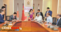 කලාකරුවන්ට සහ මාධ්‍යවේදීන්ට චීන රජයෙන් ආධාර