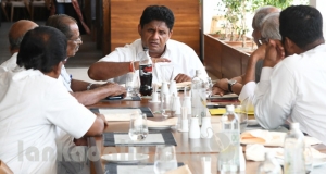 බලය බෙදා හැරීමට සජිත් එකඟයි. රාජපක්ෂ වගේ දෙබිඩ්ඩෙක් නොවන බව අවධාරණයට