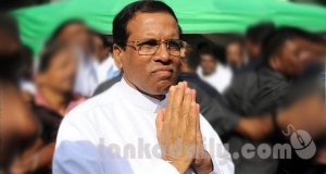 TNA මන්ත්‍රීන් සියලු දෙනා හමුවේ සිරිසේන වැඳ වැටෙයි