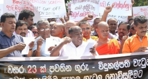 ගුරු වැටුප් ගැටළුව විසඳන්නේ ලබන අයවැයෙන් - කැබිනට් මණ්ඩලය තීරණය