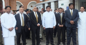 රාජකීයෝ උපහාර ලබති
