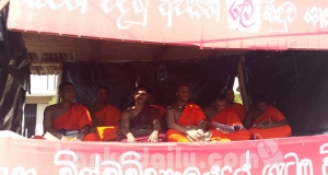 භික්ෂු සංගමය විවෘත සිසුන්ගේ සහායට