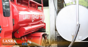 තෙල් නැහැ - වෘත්තිය සමිති.. තෙල් නැවක් ආවා - සභාපති   