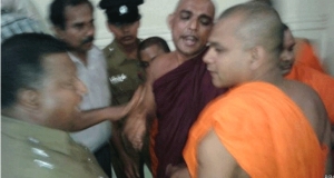 'පොලිසියත් කඩාකප්පල්කාරීන්ගේ පැත්තේ' -ඇමෙරිකාව