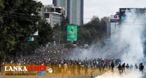 ආන්දෝලනාත්මක මූල්‍ය පනත් කෙටුම්පතට එරෙහිව පාර්ලිමේන්තුවට ගිනි තබයි