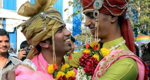 ඉන්දියානුවන් සමරිසි අයිතීන් වෙනුවෙන් පෙරට