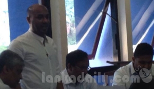 නිමල්ව අගමැති කරන්න, මහින්ද වේදිකාවට පැමිණිය යුතුයි - දුමින්ද