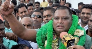 රොයිස් හිරෙන් එළියට, සහාය මෛත්‍රීට