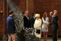 එළිසබෙත් රැජින Game of Thrones සෙට් එකට ගිහින්