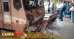 වේදිකාවේ ගැටුණු දුම්රියේ සිද්ධියට අදාළ දුම්රිය රියැදුරුගේ වැඩ තහනමට