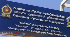 ද්විත්ව පුරවැසි මන්ත්‍රීවරුන් සොයයි.   