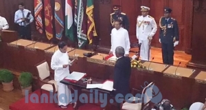 යහපාලනයට දිවුරුම් දුන්නේ තක්කඩියකු ඉදිරිපිට දී ය...