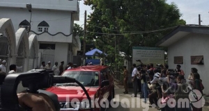 තජූඩීන්ගේ මළ සිරුර ගොඩගනියි