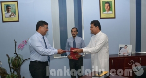 දීපාල් චන්ද්‍රරත්න චිත‍්‍රපට සංස්ථාවේ මුල් පුටුවට