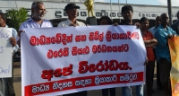 ආරක්ෂක අමාත්‍යංශ නියෝගය පුළුස්සා දමති.