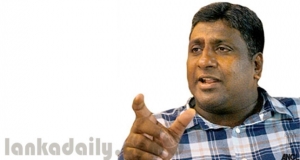 මගේ රෙද්ද ගැලවුනත්, මහින්දට රෙද්දක් අන්දනවා