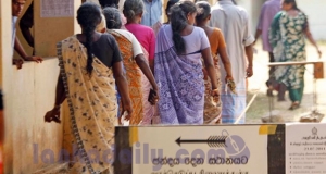 ඡන්දදායකයින් උද්යෝගයෙන් ඡන්ද මධ්‍යස්ථාන වෙත
