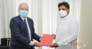 ගෝලීය මානව සංවර්ධන වාර්තාව නිල වශයෙන් විපක්ෂ නායකවරයාට භාරදෙයි   