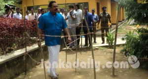 තමන්ගේ ඡන්දය තමන්ට අහිමි වු මහින්ද