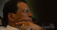 මෛත්‍රීගේ රෙදි ගලවන්නේ වටේ සිටින කේවට්ටයන්ය