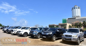 මන්ත්‍රී විශ්‍රාම වැටුප හා වාහන බලපත්‍රය අහෝසි කරන්න කමිටුවක්‌   