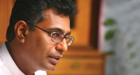 චම්පිකට ආණ්ඩුව ගැන ලජ්ජයිලු.