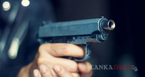 පිස්තෝලය අතේ පත්තුවූ පොලිස් සැරයන්වරයාගේ සේවය අත්හිටුවයි