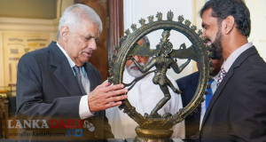 ඉතිහාසය කියන්නේ රනිල්ට ෆැන්ටසි එකක්. අපිට නිකම්ම ඉතිහාසයක්.