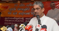 මහින්ද ෆයිල් කවර අතේ තියන් ඔඩොක්කුවේ සිටින හොරුන්ට කිරි පොවනවා