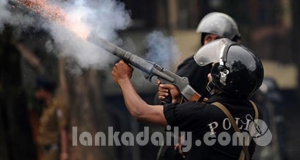 අන්තරයේ පෙළපාලියට පොලිස් ප්‍රහාරයක්