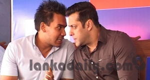 දරුවන් දෙදෙනකු යට කර සලමන් ඛාන් රටින් පනී ! (photos)