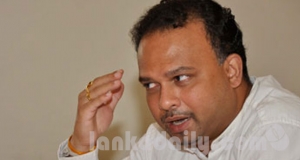 ක්‍රීඩා සංගම් මා‍ෆියාව ඇමැති නවීන්ව බිත්තියට හේත්තු කරගෙන