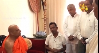 මහ නාහිමිවරුන්ගෙන් සංඝාඥාවක් ඉල්ලයි (වීඩියෝ)