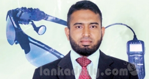 අක්කරෙයිපත්තුවේ අහස්ගෙන් අරුම පුදුම ඇස් කණ්ණාඩියක්