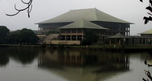 පාර්ලිමේන්තු මන්ත‍්‍රීවරුන්ට උඩින් යන්න දෙන්න