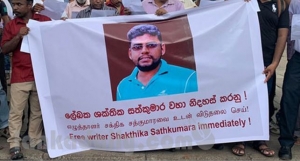 ලොක්කට කියල හරි මූට අච්චු කරනවා - ශක්තිකව හිරකරන නීතිපතියේ කුණු ගංගාව