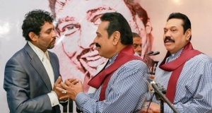 ඩිල්ෂාන් මහින්දට කොල්ලො කෙල්ලො එකතු කරයි